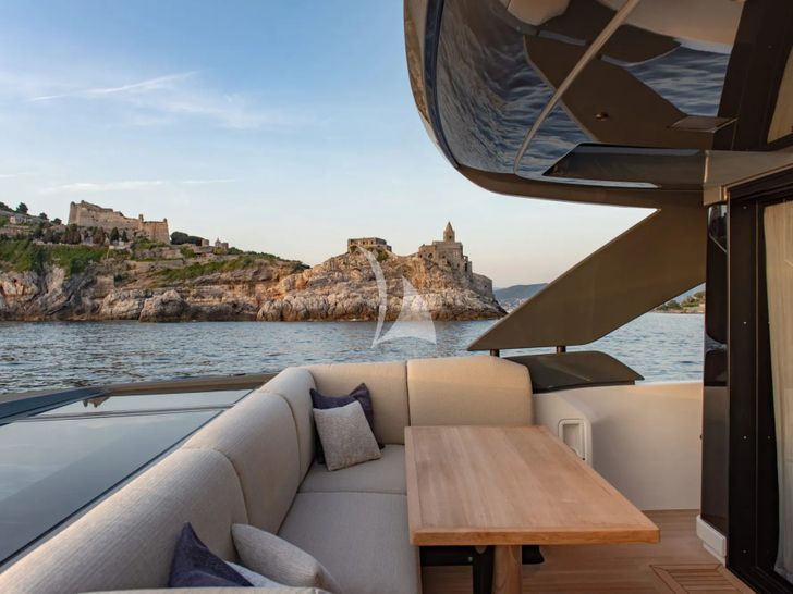 CC Bluegame BGX62 - aft deck seating and table CC Bluegame BGX62 - aft deck seating and table