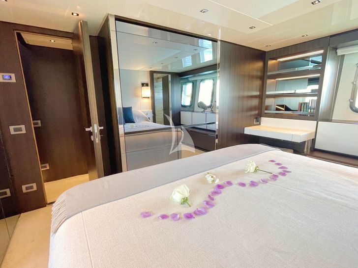 C-DAZE - San Lorenzo SL86,master cabin bed