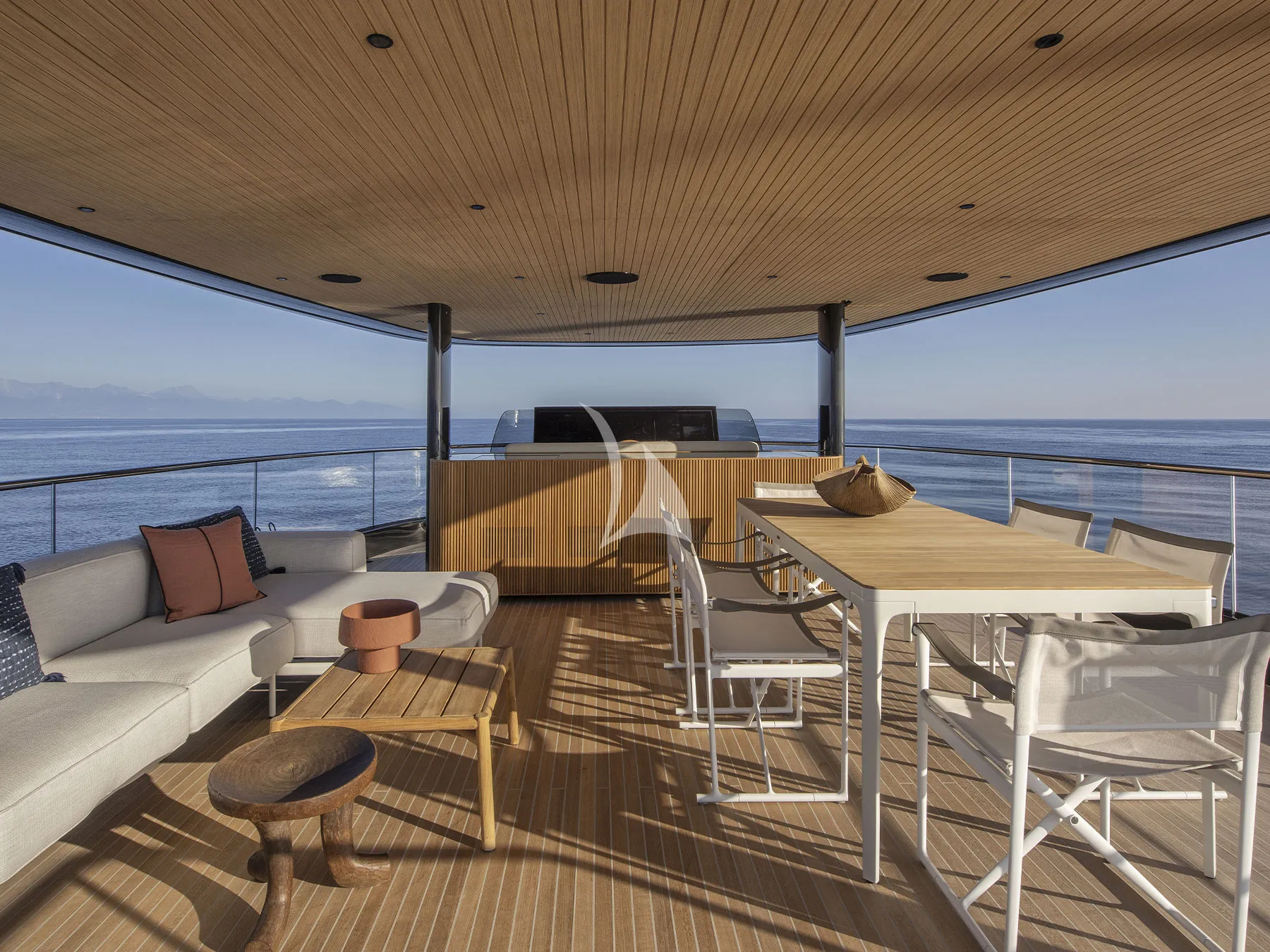 CECE Bluegame BGM75 - sundeck lounge and dining area