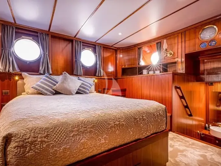 CHANTELLA Chantier Naval d'Antibes 29m - VIP cabin 1 CHANTELLA Chantier Naval d'Antibes 29m - VIP cabin 1