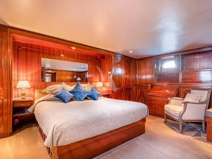 CHANTELLA Chantier Naval d'Antibes 29m - master cabin CHANTELLA Chantier Naval d'Antibes 29m - master cabin