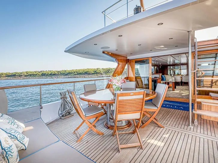 CHANTELLA Chantier Naval d'Antibes 29m - sundeck dining area CHANTELLA Chantier Naval d'Antibes 29m - sundeck dining area