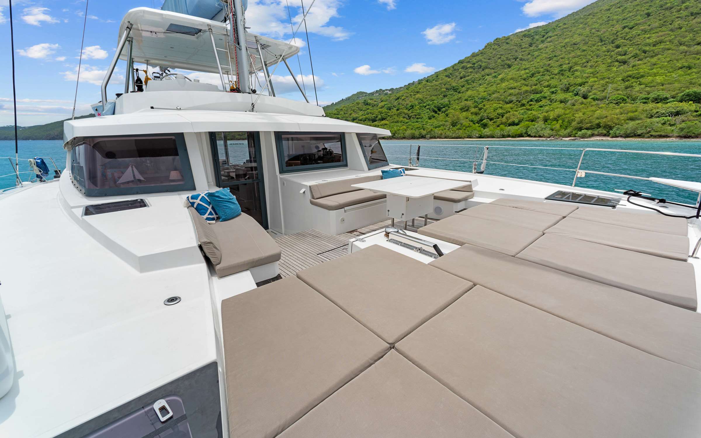 Charter Yacht CHILLIN HUT - Bali 5.4 - 4 Cabins - Tortola - Virgin Gorda - Anegada - BVI - Caribbean