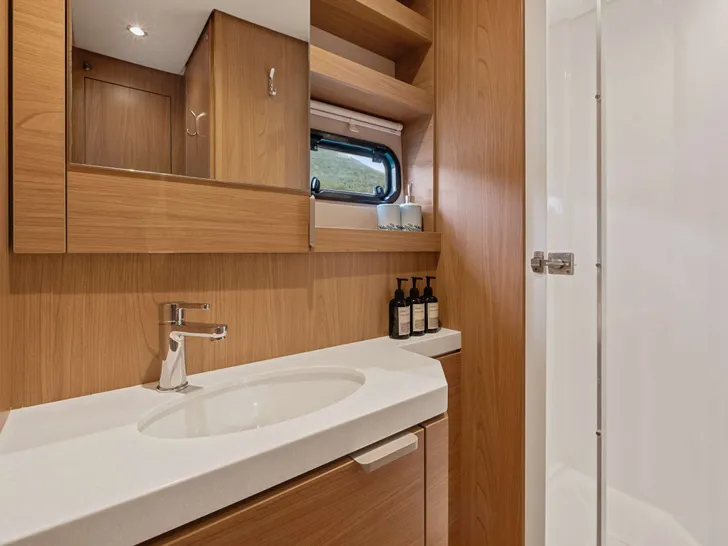 CHILLIN HUT Bali 5.4 - master cabin ensuite bathroom CHILLIN HUT Bali 5.4 - master cabin ensuite bathroom