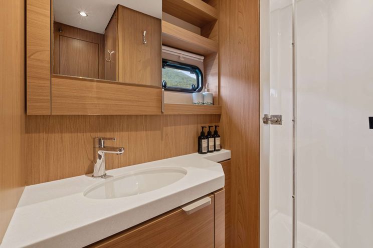 Charter Yacht CHILLIN HUT - Bali 5.4 - 4 Cabins - Tortola - Virgin Gorda - Anegada - BVI - Caribbean