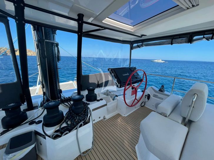 CHILOE Fountaine Pajot Alegria 67 - helm CHILOE Fountaine Pajot Alegria 67 - helm