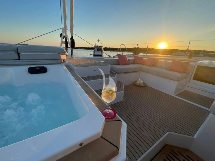 CHILOE Fountaine Pajot Alegria 67 - jacuzzi CHILOE Fountaine Pajot Alegria 67 - jacuzzi