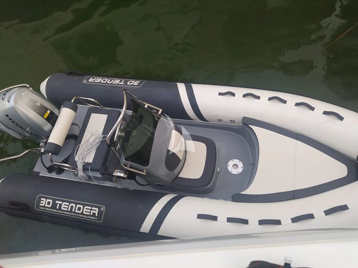 CHILOE Fountaine Pajot Alegria 67 - tender CHILOE Fountaine Pajot Alegria 67 - tender