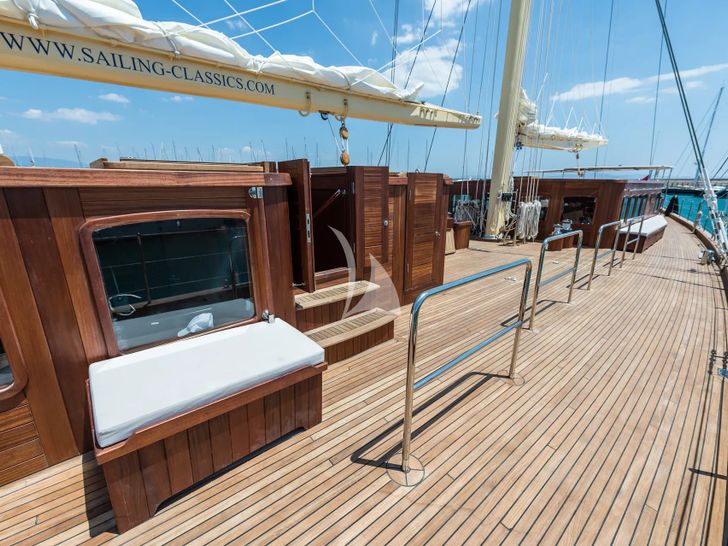 CHRONOS Ark Yachts 54m - upper deck side walkway CHRONOS Ark Yachts 54m - upper deck side walkway