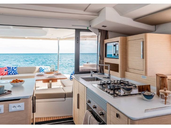 CINSELUNA Fountaine Pajot Maestro 44 - galley CINSELUNA Fountaine Pajot Maestro 44 - galley