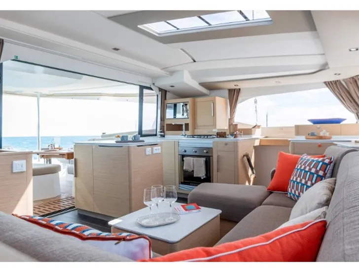 CINSELUNA Fountaine Pajot Maestro 44 - saloon CINSELUNA Fountaine Pajot Maestro 44 - saloon