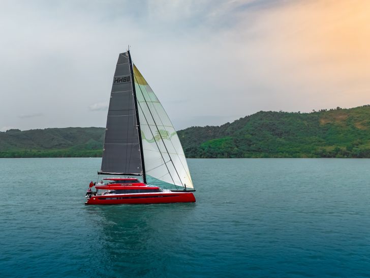 CRAZY LOVE Hudson HH88 - sailing CRAZY LOVE Hudson HH88 - sailing