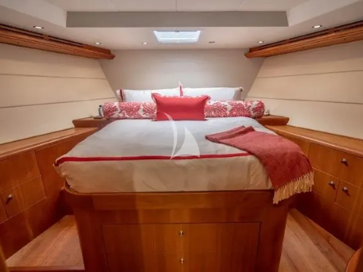 CLAIRE Hatteras 100 - VIP cabin 1 CLAIRE Hatteras 100 - VIP cabin 1