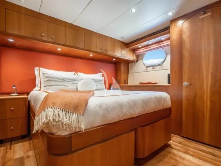 CLAIRE Hatteras 100 - VIP cabin 3 CLAIRE Hatteras 100 - VIP cabin 3