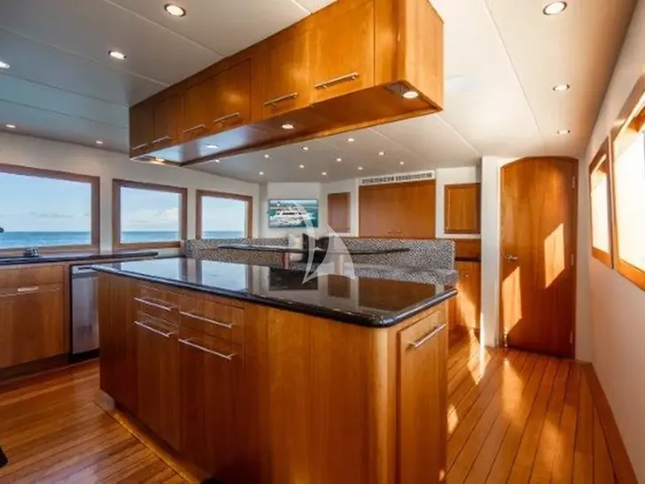 CLAIRE Hatteras 100 - galley CLAIRE Hatteras 100 - galley
