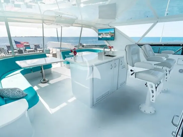 CLAIRE Hatteras 100 - sun deck covered lounge and helm CLAIRE Hatteras 100 - sun deck covered lounge and helm
