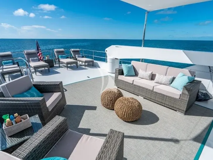 CLAIRE Hatteras 100 - sun deck lounging and sunbathing area CLAIRE Hatteras 100 - sun deck lounging and sunbathing area