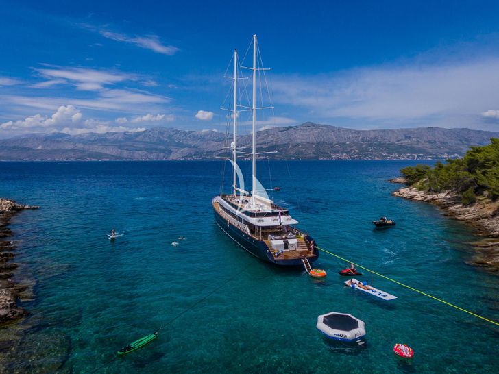 CLASE AZUL Radez 48m - anchored with the water toys CLASE AZUL Radez 48m - anchored with the water toys