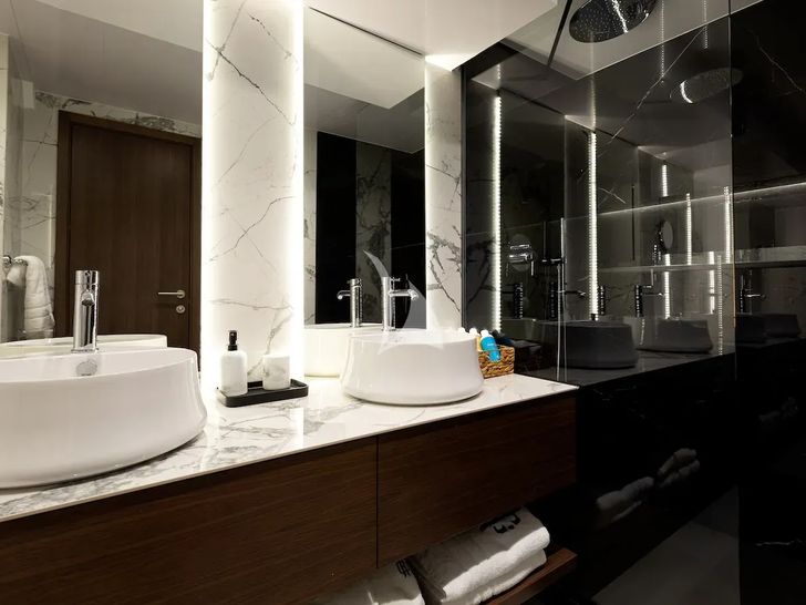 CLASE AZUL Radez 48m - convertible cabin bathroom CLASE AZUL Radez 48m - convertible cabin bathroom