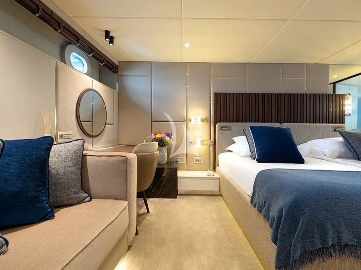 CLASE AZUL Radez 48m - master cabin seating and vanity area CLASE AZUL Radez 48m - master cabin seating and vanity area