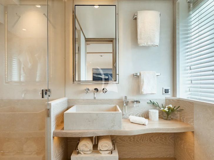 CALYPSO I Mulder 36m - twin cabin bathroom CALYPSO I Mulder 36m - twin cabin bathroom