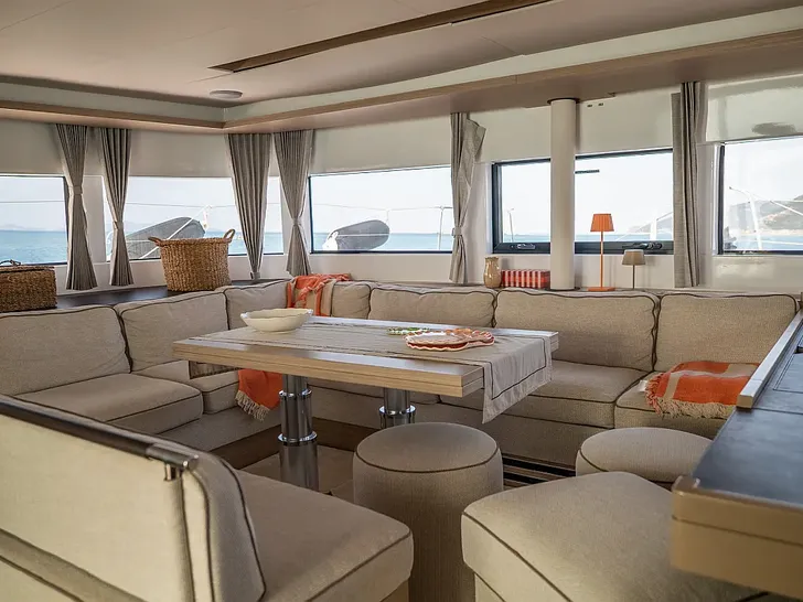 CLEMENTINA Lagoon 51 - saloon seating and dining area CLEMENTINA Lagoon 51 - saloon seating and dining area
