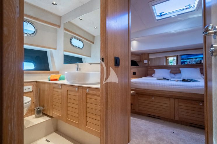 Charter Yacht CLOUD 9 - Sasga Menorquin 68 Flybridge - 3 Cabins - Dubrovnik - Split - Hvar - Croatia