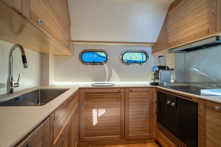 Charter Yacht CLOUD 9 - Sasga Menorquin 68 Flybridge - 3 Cabins - Dubrovnik - Split - Hvar - Croatia