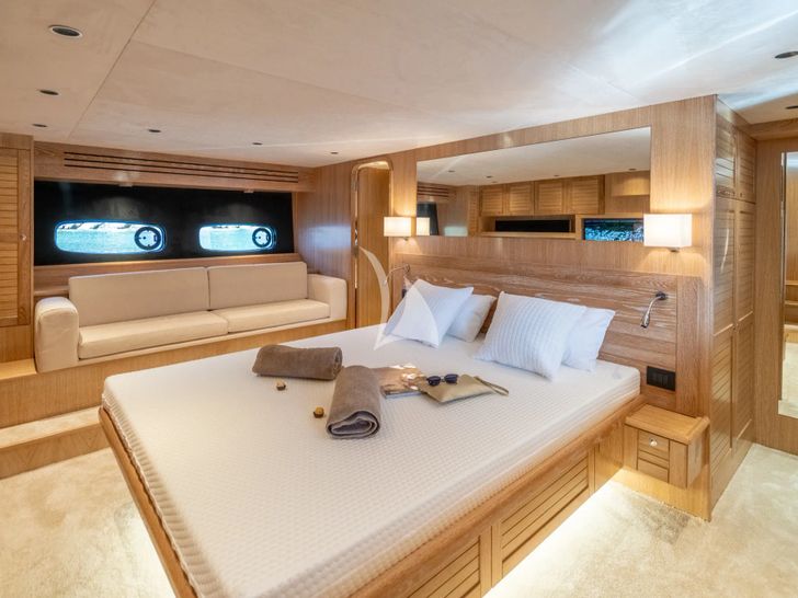 CLOUD 9 Sasga Menorquin 68 Flybridge - master cabin CLOUD 9 Sasga Menorquin 68 Flybridge - master cabin