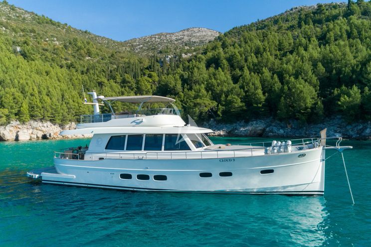 Charter Yacht CLOUD 9 - Sasga Menorquin 68 Flybridge - 3 Cabins - Dubrovnik - Split - Hvar - Croatia