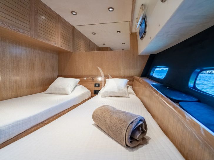 CLOUD 9 Sasga Menorquin 68 Flybridge - twin cabin CLOUD 9 Sasga Menorquin 68 Flybridge - twin cabin