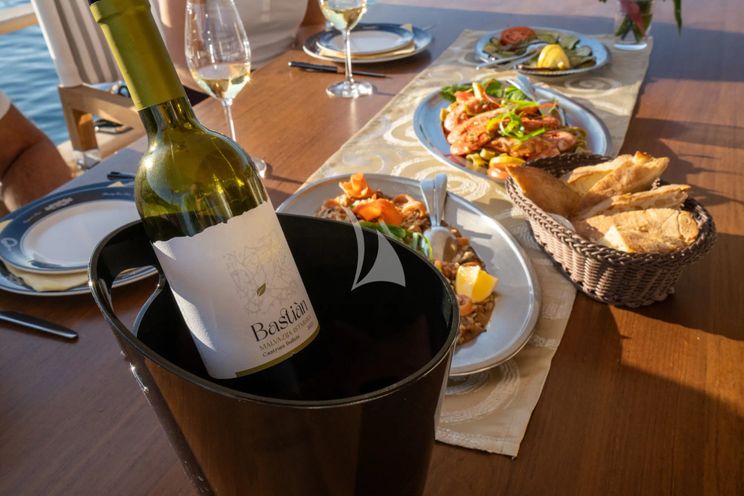 Charter Yacht CLOUD 9 - Sasga Menorquin 68 Flybridge - 3 Cabins - Dubrovnik - Split - Hvar - Croatia