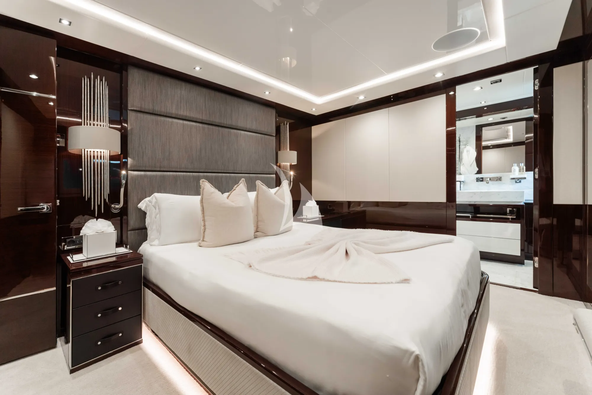 Charter Yacht CAPTAIN MORGAN III - Sunseeker 131 - 5 Cabins - Nassau - Exumas - Bahamas