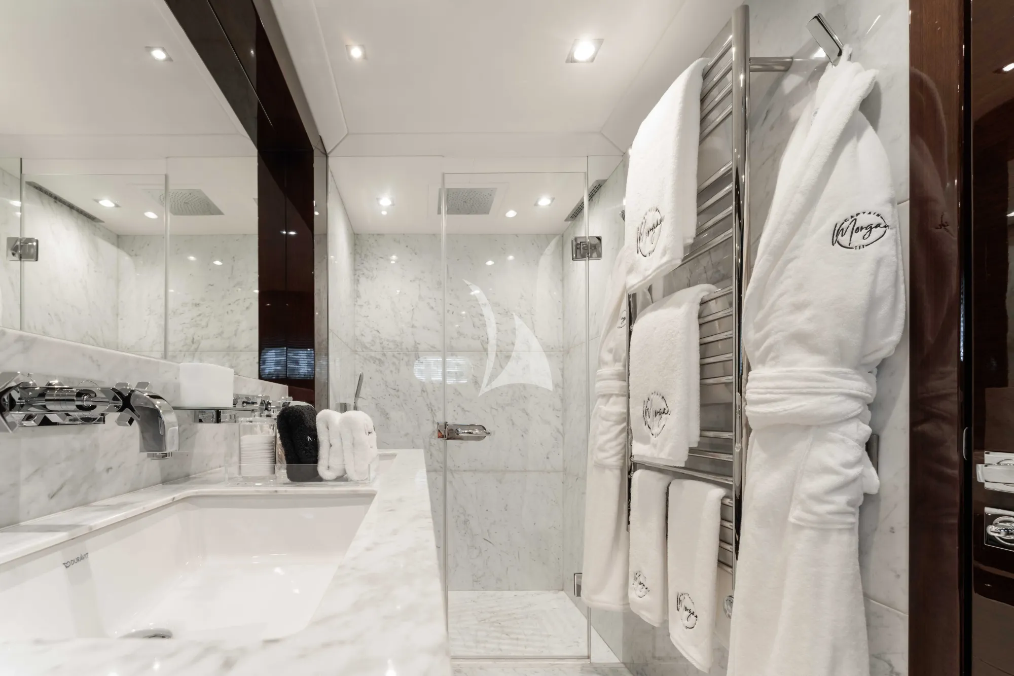 Charter Yacht CAPTAIN MORGAN III - Sunseeker 131 - 5 Cabins - Nassau - Exumas - Bahamas