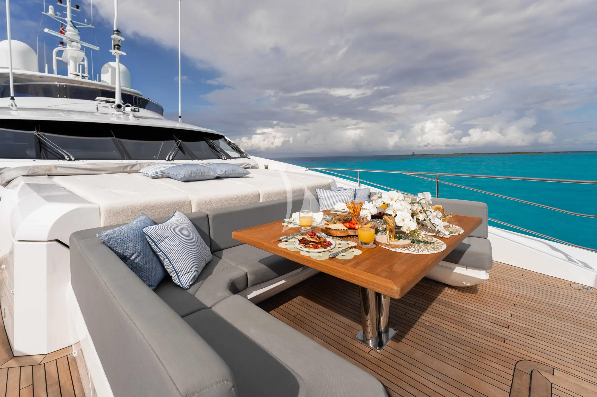 Charter Yacht CAPTAIN MORGAN III - Sunseeker 131 - 5 Cabins - Nassau - Exumas - Bahamas