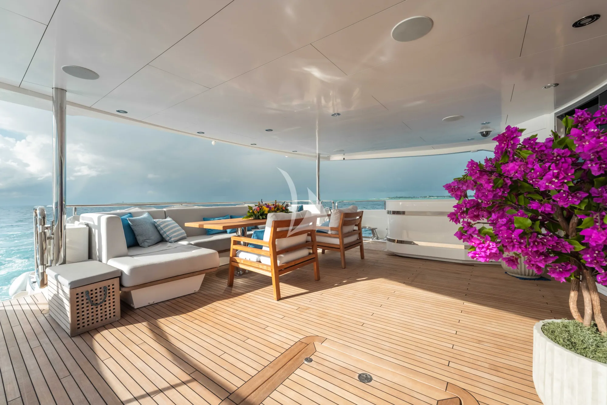 Charter Yacht CAPTAIN MORGAN III - Sunseeker 131 - 5 Cabins - Nassau - Exumas - Bahamas