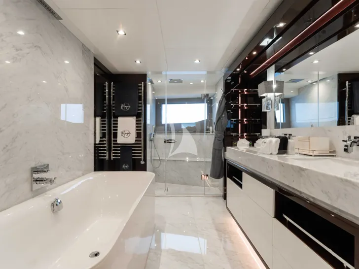 CAPTAIN MORGAN III Sunseeker 131 - master cabin bathroom CAPTAIN MORGAN III Sunseeker 131 - master cabin bathroom