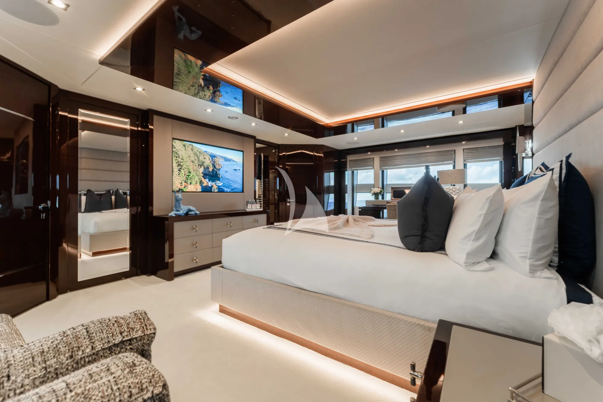 Charter Yacht CAPTAIN MORGAN III - Sunseeker 131 - 5 Cabins - Nassau - Exumas - Bahamas