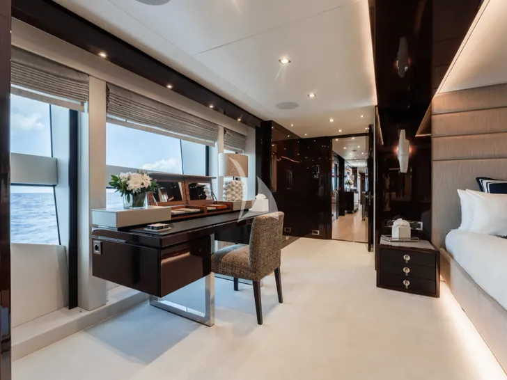 CAPTAIN MORGAN III Sunseeker 131 - master cabin vanity CAPTAIN MORGAN III Sunseeker 131 - master cabin vanity