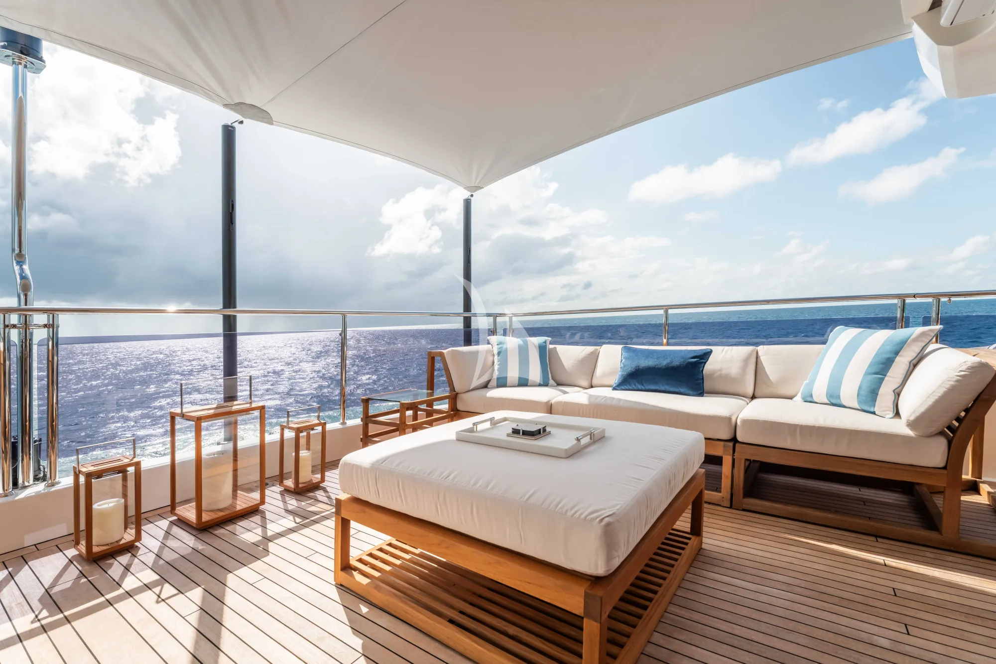 Charter Yacht CAPTAIN MORGAN III - Sunseeker 131 - 5 Cabins - Nassau - Exumas - Bahamas