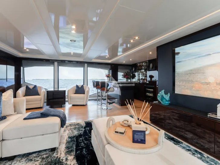 CAPTAIN MORGAN III Sunseeker 131 - sky lounge TV CAPTAIN MORGAN III Sunseeker 131 - sky lounge TV