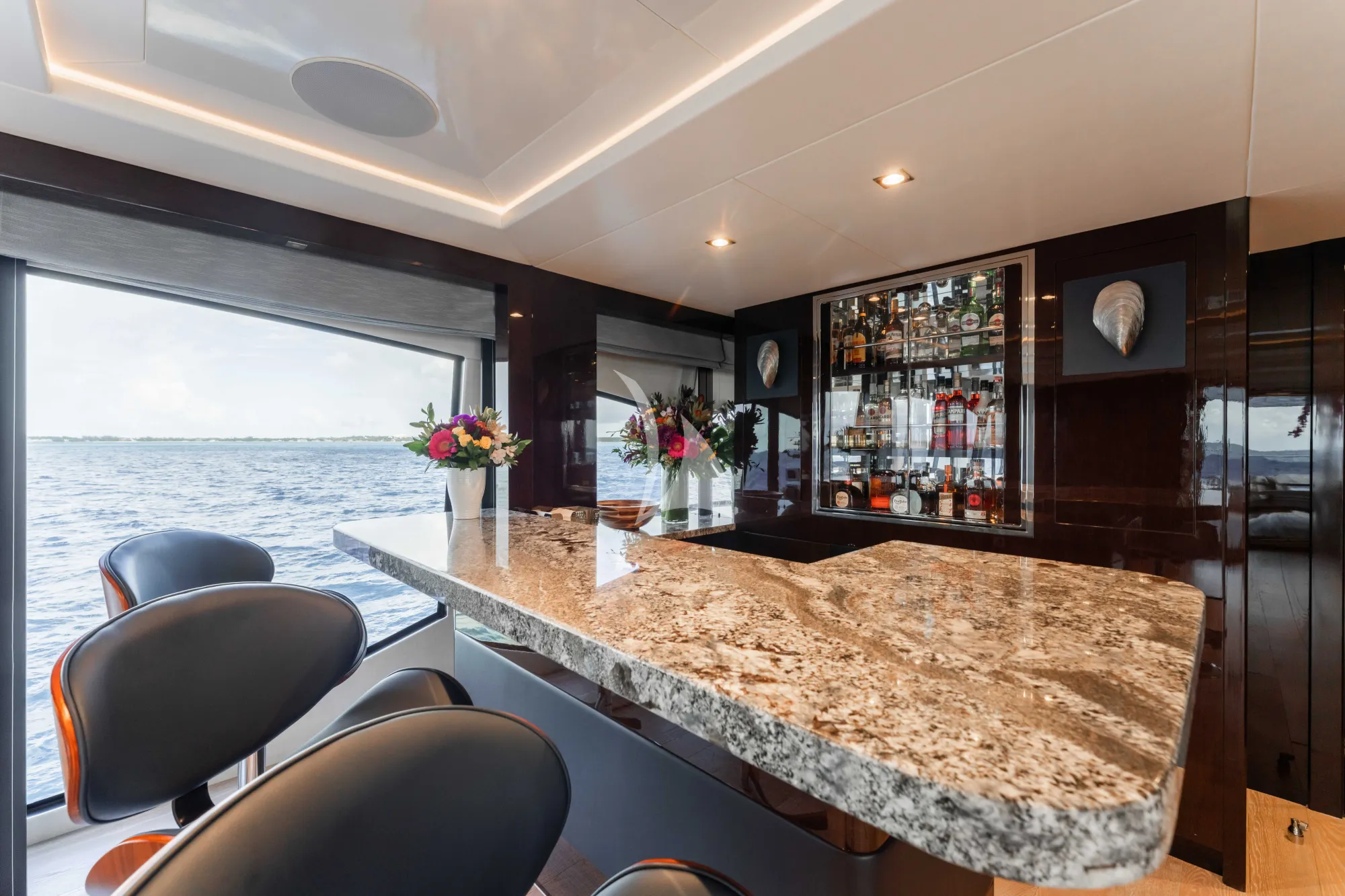 Charter Yacht CAPTAIN MORGAN III - Sunseeker 131 - 5 Cabins - Nassau - Exumas - Bahamas