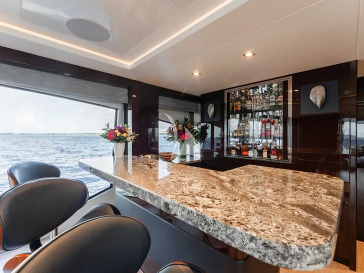 CAPTAIN MORGAN III Sunseeker 131 - sky lounge bar CAPTAIN MORGAN III Sunseeker 131 - sky lounge bar