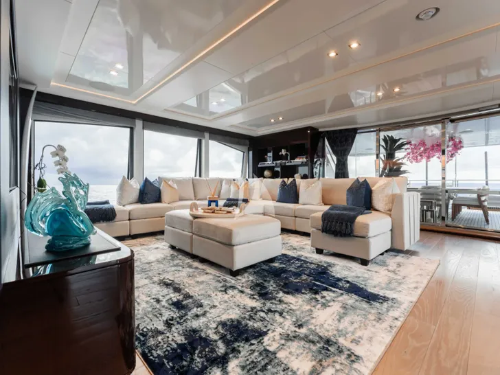 CAPTAIN MORGAN III Sunseeker 131 - sky lounge CAPTAIN MORGAN III Sunseeker 131 - sky lounge