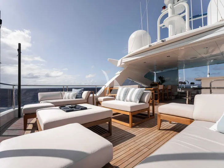 CAPTAIN MORGAN III Sunseeker 131 - sundeck aft lounge CAPTAIN MORGAN III Sunseeker 131 - sundeck aft lounge