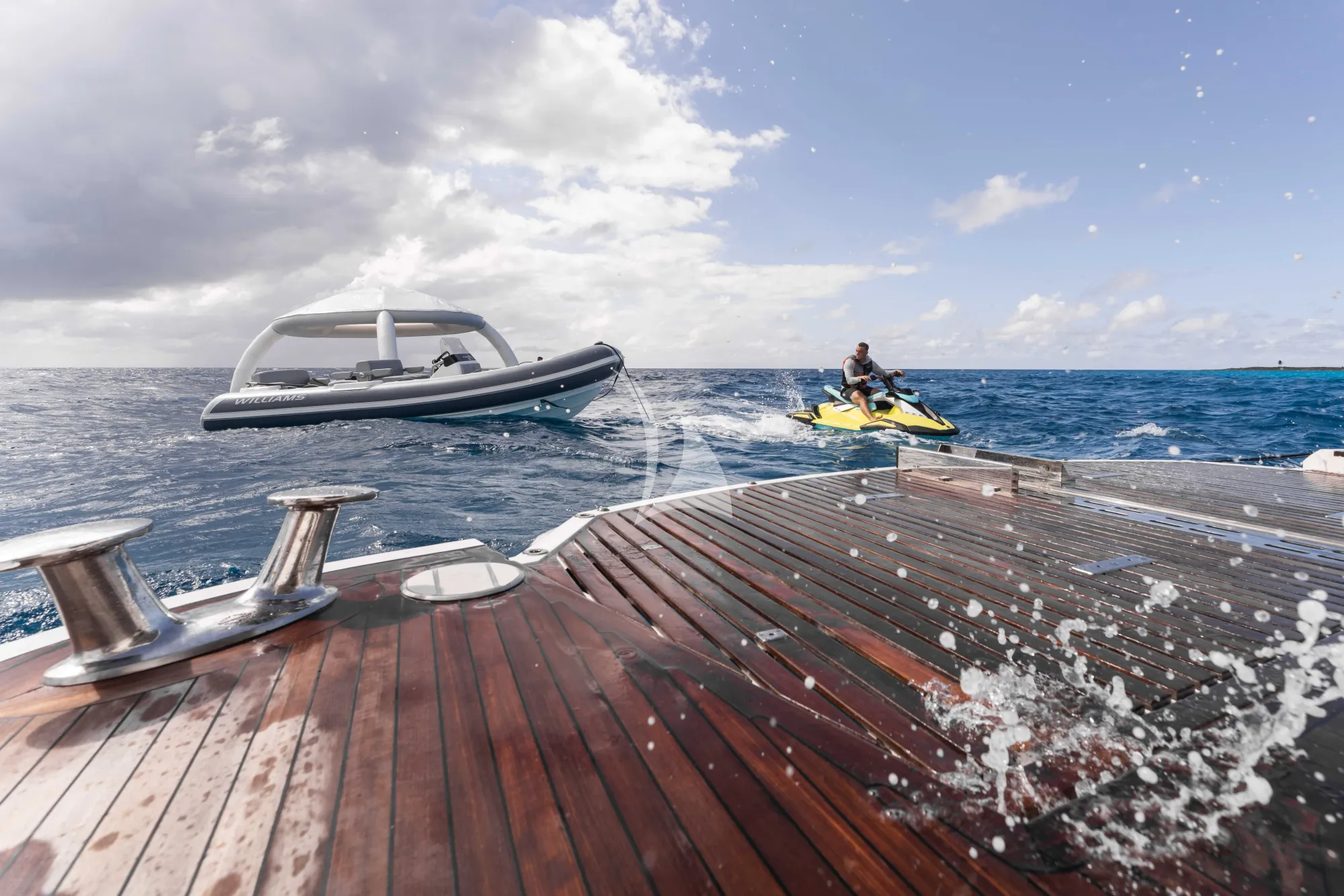 Charter Yacht CAPTAIN MORGAN III - Sunseeker 131 - 5 Cabins - Nassau - Exumas - Bahamas