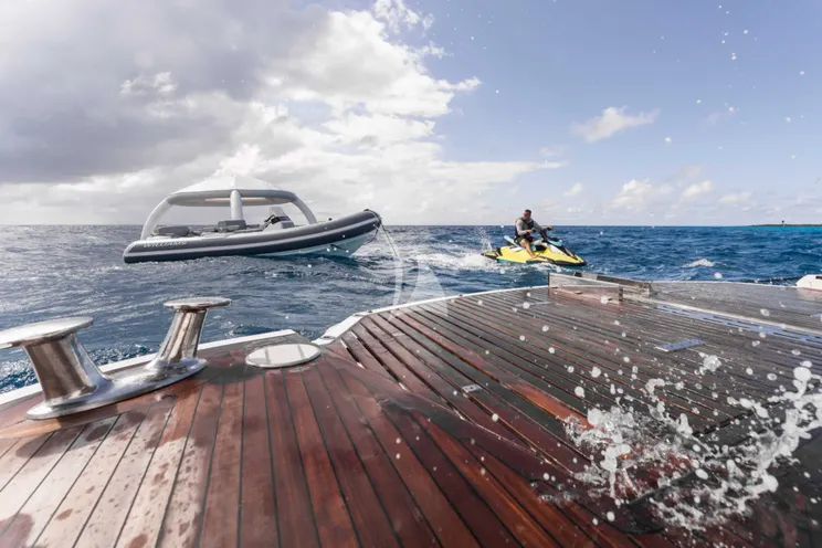 Charter Yacht CAPTAIN MORGAN III - Sunseeker 131 - 5 Cabins - Nassau - Exumas - Bahamas