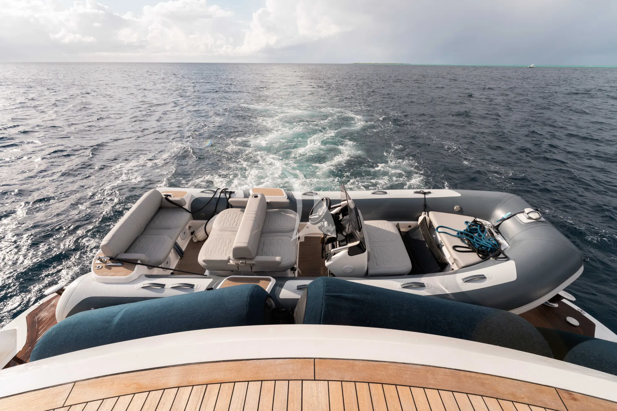 Charter Yacht CAPTAIN MORGAN III - Sunseeker 131 - 5 Cabins - Nassau - Exumas - Bahamas