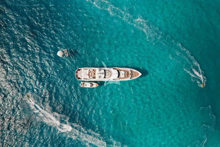 Charter Yacht CAPTAIN MORGAN III - Sunseeker 131 - 5 Cabins - Nassau - Exumas - Bahamas