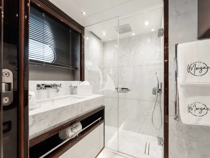 CAPTAIN MORGAN III Sunseeker 131 - twin cabin 1 bathroom CAPTAIN MORGAN III Sunseeker 131 - twin cabin 1 bathroom